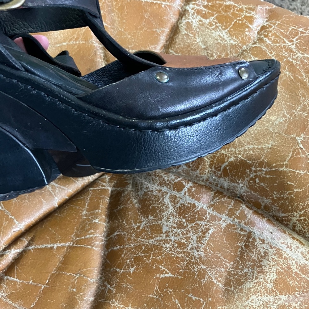Born Two-Tone Leather T-Strap Sandals wedges 1970’s- Black & Brown 8 - Picture 8 of 9